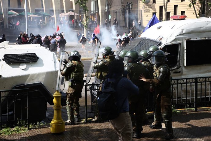 Santiago 1 de octubre 2026.  La Confederacion de Estudiantes de Chile y organizaciones sociales convocan a paro nacional en Santiago y regiones, en demanda de recursos para la educacion publica en el marco de la discusion de la Ley de Presupuesto