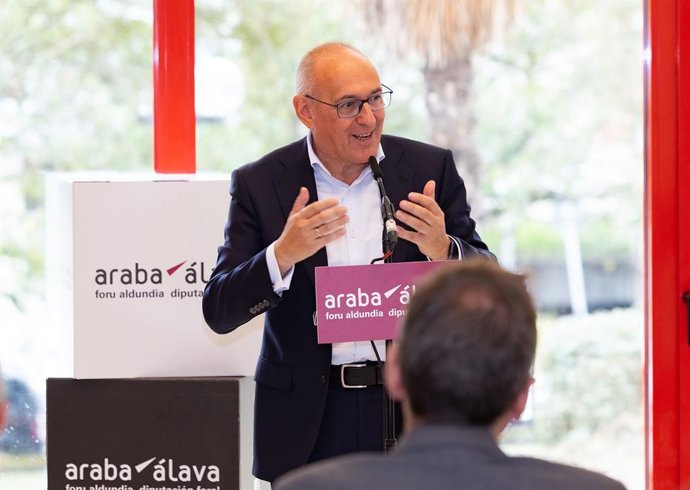 La residencia foral de Amurrio estrena sus nuevas dependencias, tras una reforma que amplía los espacios de convivencia