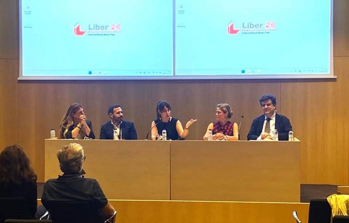 Mesa redonda de la Coalición de Creadores e Industrias de Contenidos en la feria Liber