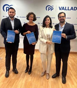 Los parlamentarios del PP por Valladolid José Ángel Alonso, Mercedes Cantalapiedra, Arenales Serrano y Eduardo Carazo.
