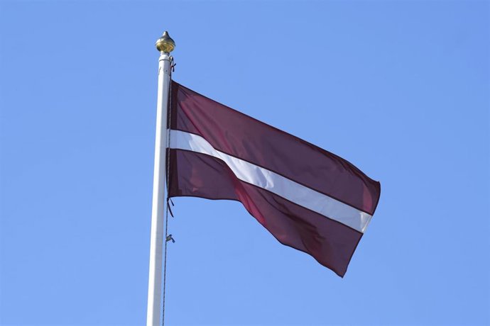 Imagen de archivo de la bandera de Letonia.