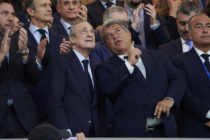 Archivo - Florentino Pérez y Joan Laporta en el palco del Santiago Bernabéu