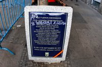 Una víctima de ETA denuncia vandalización de un monumento conmemorativo en las inmediaciones de la acampada de Sol