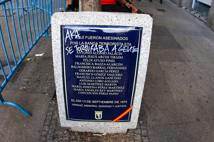 Monumento vandalizado, a 1 de octubre de 2026, en Madrid (España).