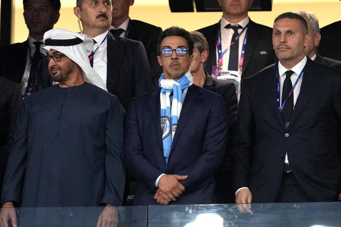 Archivo - El propietario del Manchester City Sheikh Mansour bin Zayed