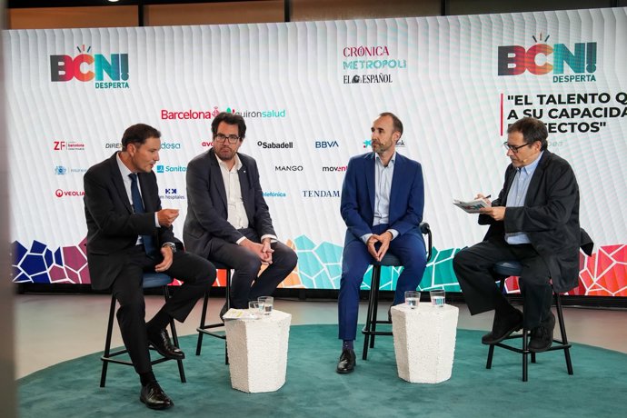 El presidente de Ebro EV Motors, Rafael Ruiz, el de Henkel Ibérica, Adrián Orbea, y el secretario de Empresa del Govern de Catalunya, Jaume Baró, este jueves durante la 4 edición de 'BCN! Desperta'.
