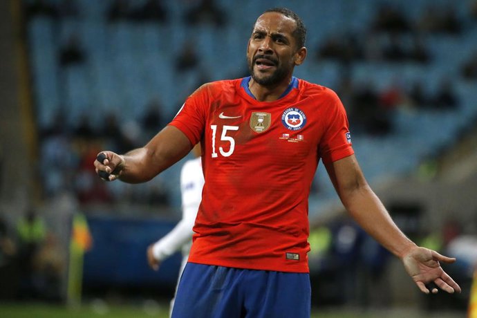 Archivo - Futbol, Chile vs Peru Copa America 2019 El jugador de la seleccion chilena Jean Beausejour es fotografiado durante el partido de semifinal de la Copa America contra Peru disputado en el estadio Arena de Gremio de Porto Alegre, Brasil. 03/07/2019