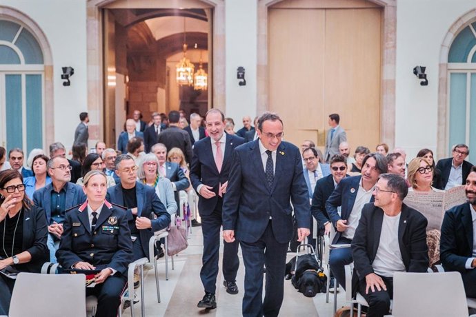 El presidente del Parlament, Josep Rull, y el conseller Ramon Espadaler al inicio del acto