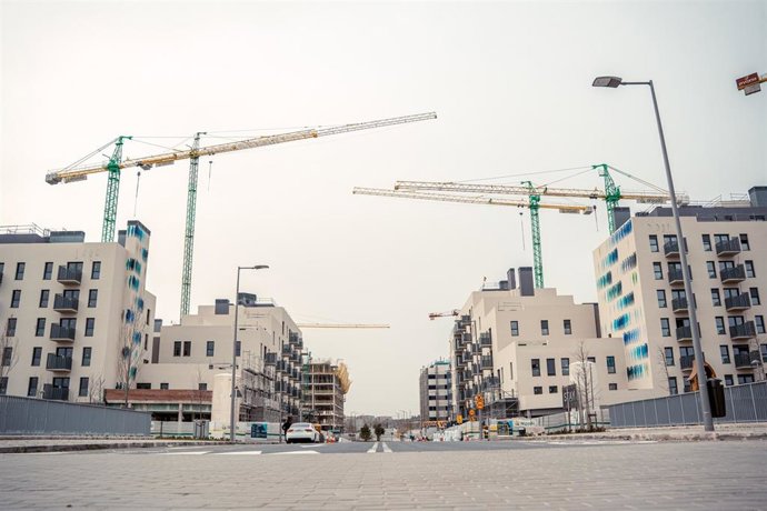 Archivo - Obras en el nuevo barrio de Los Berrocales, a 4 de marzo de 2026, en Madrid (España).