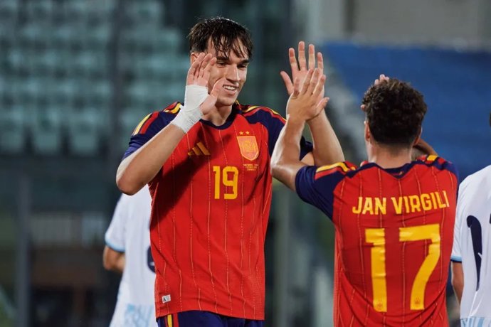 España fulmina (0-13) a San Marino con cinco goles de Carlos Espí