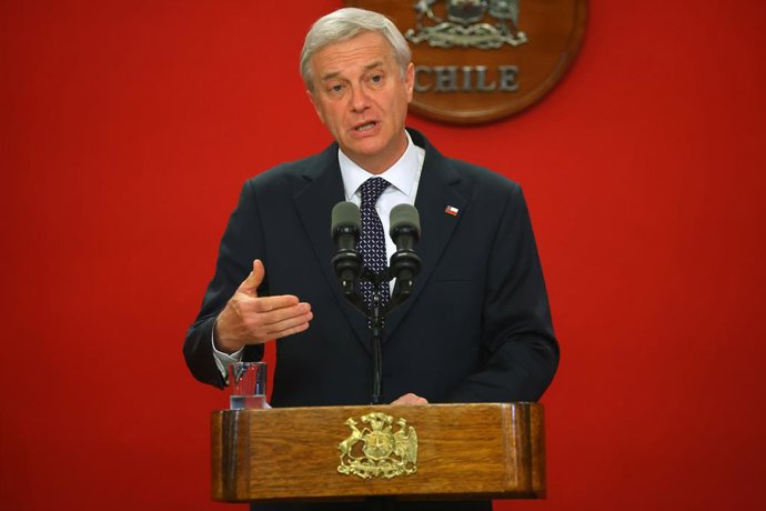 Santiago, 29 de septiembre 2026. El Presidente de la Republica, Jose Antonio Kast, firma proyecto de ley que extiende bonos de la Ley 21.811, concede beneficios a pescadores artesanales y autoriza capitalizacion del Fogape para el fomento del empleo y la