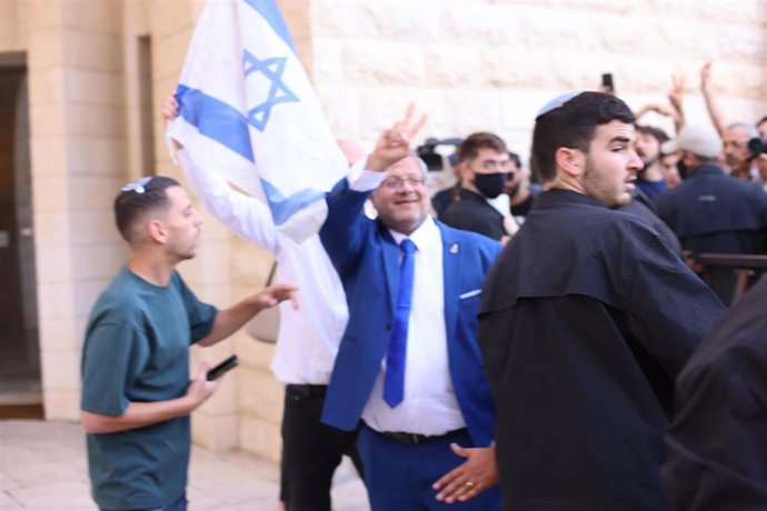 Activistas se manifiestan frente a la Corte Suprema de Israel contra la inhabilitación de partidos políticos y candidatos árabes para las próximas elecciones parlamentarias.