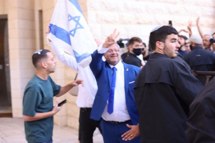 1º de outubro de 2026, Jerusalém, Israel: JERUSALÉM, ISRAEL, 1º DE OUTUBRO DE 2026: Ativistas protestam em frente à Suprema Corte de Israel contra a desqualificação de partidos políticos e candidatos árabes das próximas eleições parlamentares. A corte ini