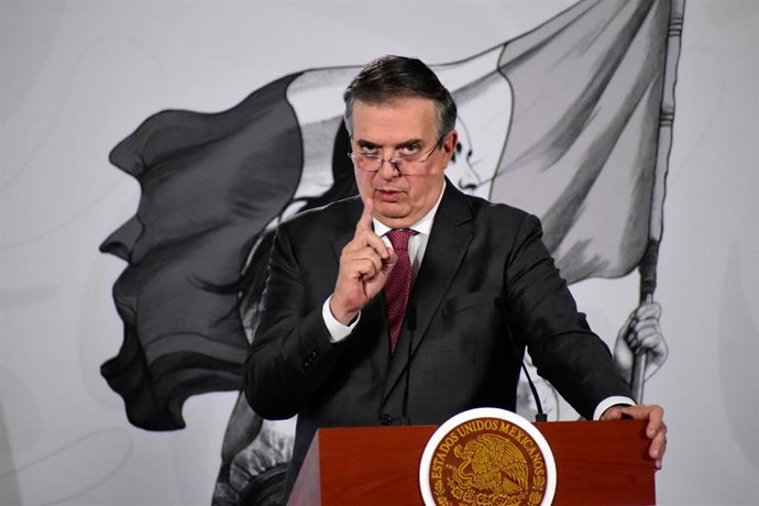 Archivo - El secretario de Economía de México, Marcelo Ebrard, durante una rueda de prensa en el Palacio Nacional, en Ciudad de México.