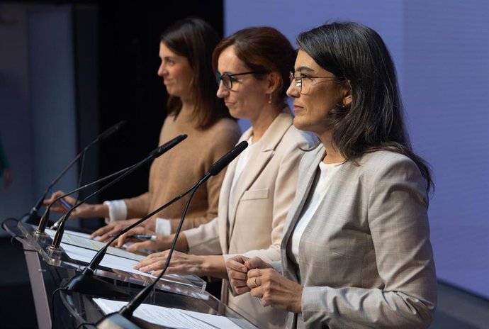 Archivo - (I-D) Las coportavoces de Más Madrid Mónica García, Manuela Bergerot y Rita Maestre, durante una rueda de prensa