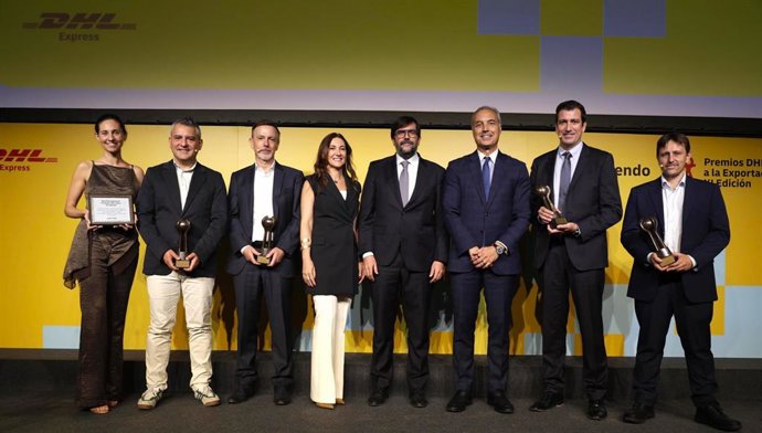 Ganadores de la XI edición de los Premios DHL Atlas a la Exportación, representación de la Secretaría de Estado de Comercio del Ministerio de Economía, Comercio y Empresa y directivos de DHL Express.