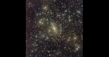 Una investigación del IAC determina el tamaño exacto de IC 1101, la mayor galaxia conocida