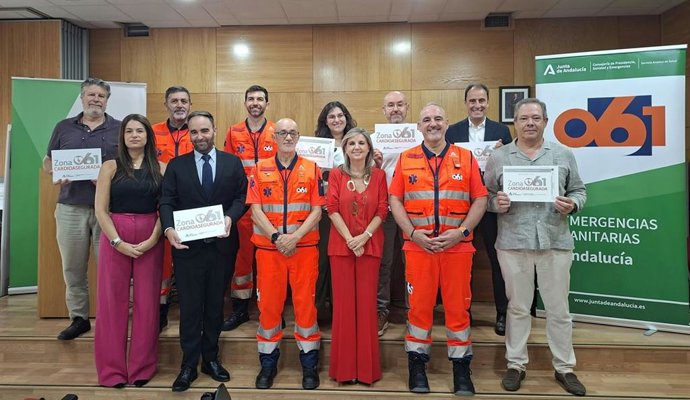 María Jesús Campos (3ª dcha.), en la entrega de distinciones de 'Zona Cardioasegurada'.
