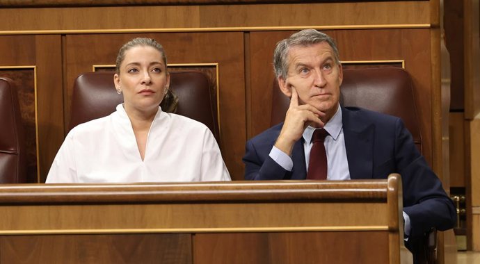 La portaveu del PP en el Congrés, Ester Muñoz i el president del PP, Alberto Núñez Feijóo, en el Congrés dels Diputats, a 30 de setembre del 2026, a Madrid (Espanya). 
