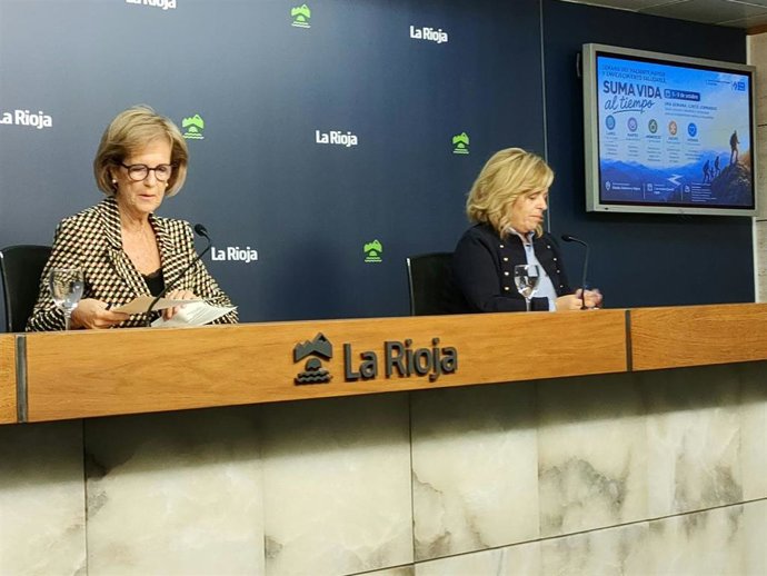 La gerente de Atención Primaria del Servicio Riojano de Salud, Begoña Ganuza, y la directora de Cuidados de Enfermería de Atención Primaria del SERIS, Victoria Musitu Pérez,presentan la Semana del Paciente Mayor