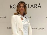 Foto: Stephanie Cayo, vestida de novia y presumiendo de anillo ¿de compromiso? responde a su boda con Alejandro Sanz