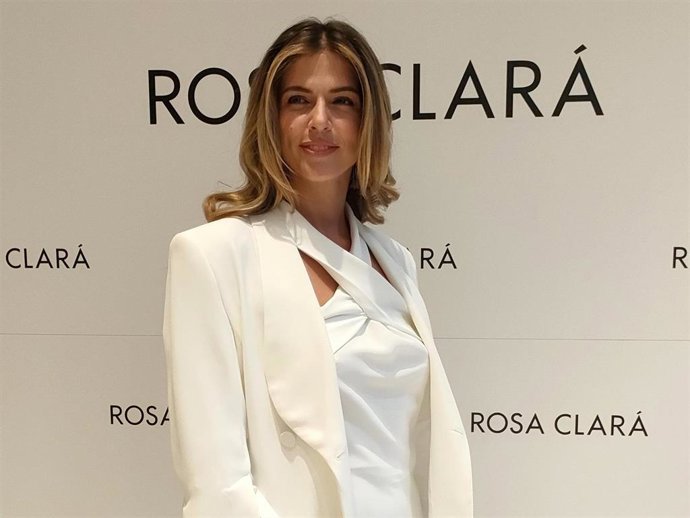 Stephanie Cayo ha amadrinado la apertura de la nueva tienda de Rosa Clará en Oviedo
