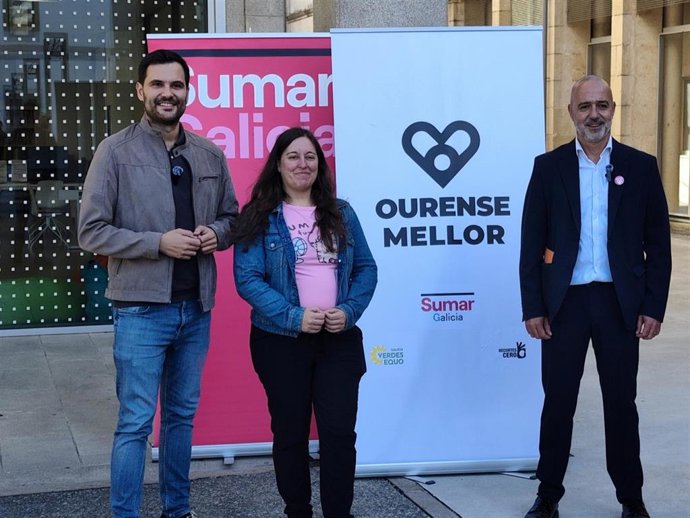 El candidato de Ourense Mellor y Sumar en la capital ourensana, Manuel Carracedo, junto al secretario xeral de Sumar Galicia, Paulo Carlos López.