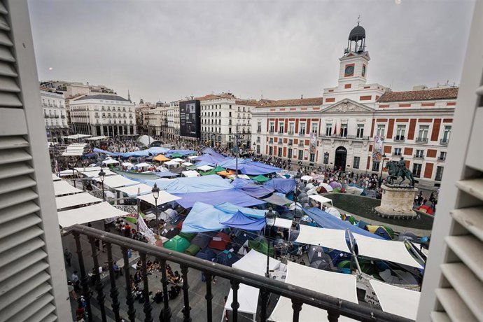Vista de la acampada en por la vivienda, en la Puerta del Sol, a 28 de septiembre de 2026, en Madrid (España). 