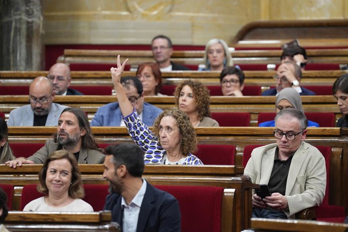 A deputada do ERC, Ester Capella, durante o Debate Geral de Política Nacional, em 1º de outubro de 2026, em Barcelona, Catalunha (Espanha). O Parlamento encerra o terceiro dia do Debate Geral de Política, no qual se continua discutindo as pr
