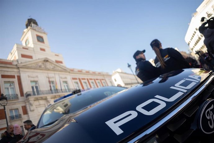 Archivo - Vehículo de Policía Nacional en la Puerta del Sol
