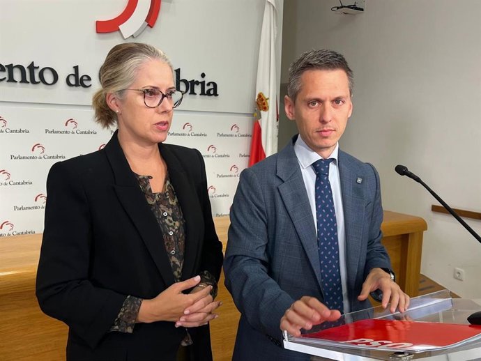 El PSOE pide a Buruaga "dar la cara" en el Parlamento ante el "deterioro" de la asistencia sanitaria y las derivaciones