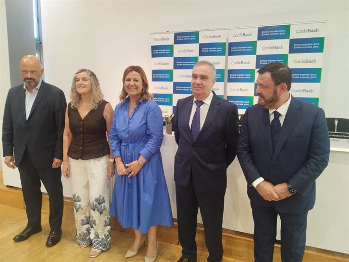 Archivo - Rueda de prensa de Confebask en Bilbao