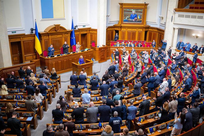 Archivo - Arquivo - 11 de março de 2026, Ucrânia, Kiev: Julia Kloeckner discursa na Verkhovna Rada, tornando-se a primeira representante da Alemanha a se dirigir ao parlamento ucraniano. Sentado atrás dela, à esquerda, está Ruslan Stefanchuk. Foto: Sina S