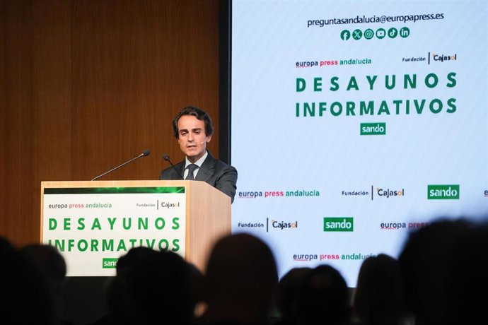 El consejero de Fomento y Movilidad de la Junta de Andalucía, Mario Muñoz-Atanet, interviene en una nueva edición de los desayunos informativos de Europa Press Andalucía