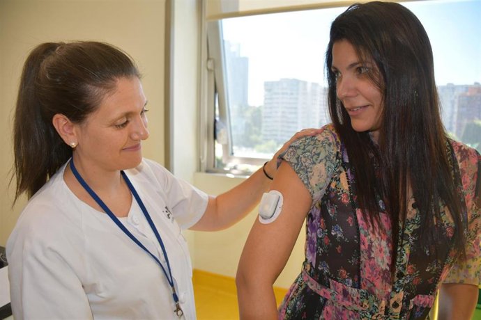 Sistema automatizado sin catéter para administrar insulina a adultos con diabetes tipo 1