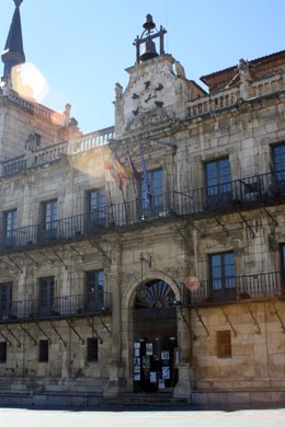 Archivo - El Ayuntamiento de León ha aprobadoa la licitación de las obras de rehabilitación del Consistorio Viejo en 1,8 millones.Presupuesto