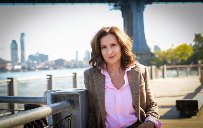 La escritora y ganadora del Premio Planeta 2024, Paloma Sánchez-Garnica, visita la ciudad de Nueva York, escenario de su última novela, 'Un hombre de honor' (Planeta)