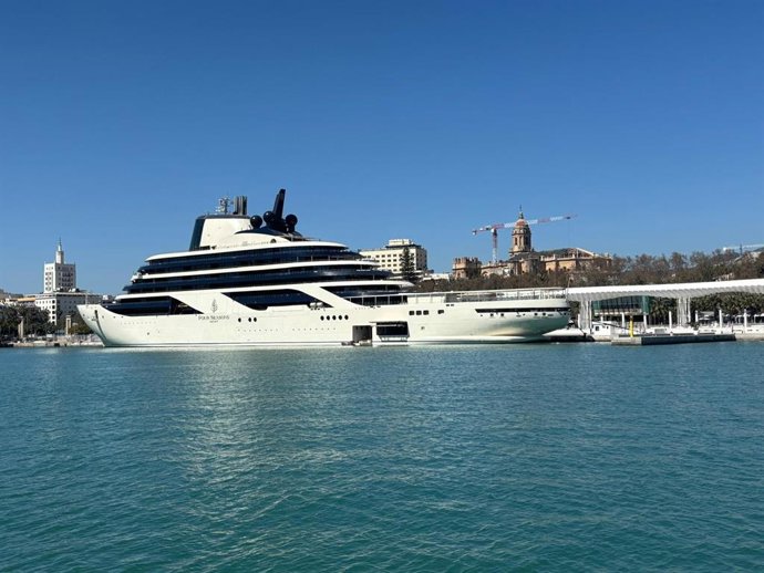 Crucero 'Four Seasons Yacht en el Puerto de Málaga.