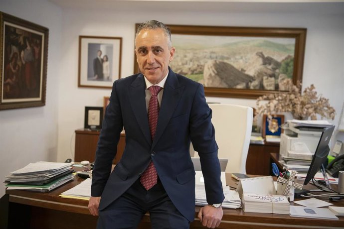 Archivo - El alcalde de Puertollano, Miguel Ángel Ruiz, posa para Europa Press, en el Ayuntamiento de Puertollano, a 30 de enero de 2024, en Puertollano, Ciudad Real, Castilla-La Mancha (España). Miguel Ángel Ruiz es alcalde de Puertollano desde mayo de 2