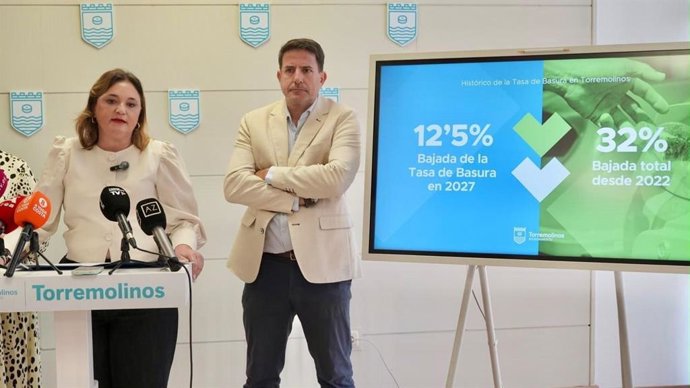 La alcaldesa de Torremolinos anuncia una nueva bajada de la tasa de basura del 12,5% a partir de 2027