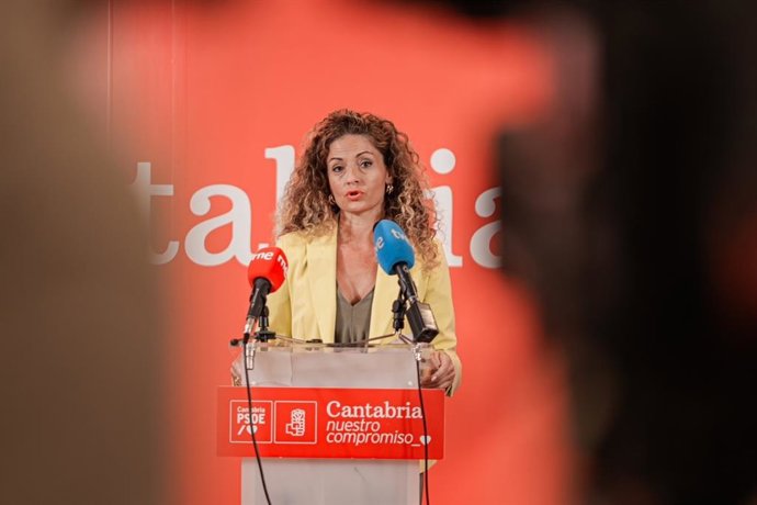 La portavoz del PSOE de Cantabria, Ainoa Quiñones