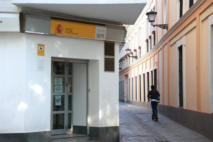 Archivo - Oficina de empleo en Sevilla. A 3 de enero de 2024, en Sevilla (Andalucía, España). 
