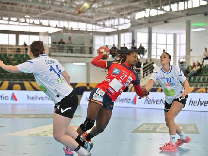 Archivo - Imagen del España-Israel de balonmano femenino celebrado en el Pabellón Municipal Macarena Aguilar de Bolaños de Calatrava