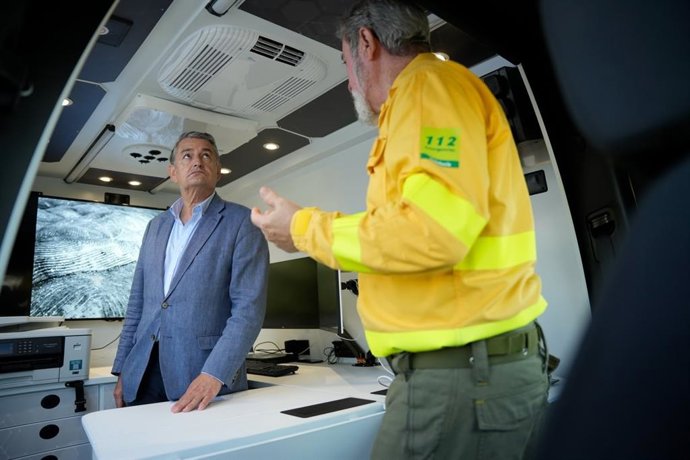 El vicepresidente primero y consejero de Presidencia, Sanidad y Emergencias, Antonio Sanz, en Iturri, en Utrera (Sevilla).