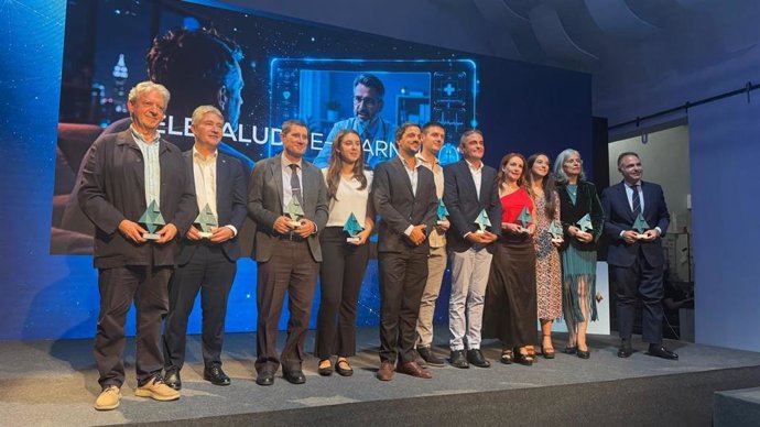 Miembros del proyecto EchoLab 4.0, desarrollado por la UDC y el Chuac, en la entrega de Premios Ennova Health 2026.
