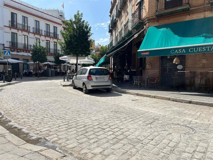 Vehículo en la calle Castilla tras su restauración