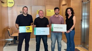 Imagen del coordinador del IAJ durante su visita en Cúllar Vega al nuevo espacio joven del municipio, una infraestructura concebida como punto de encuentro y participación para la juventud local