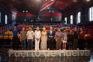 La consejera de Cultura, Patrimonio Histórico y Deporte, Patricia del Pozo, junto a otras autoridades de Huelva, en la presentación del  Festival 'Sur Escena'.