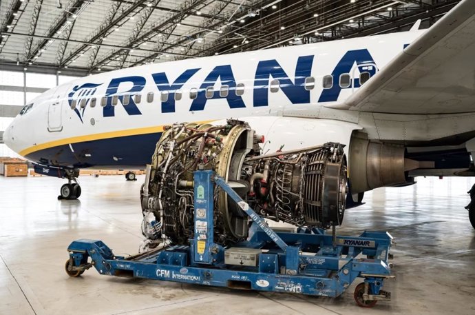 Un motor de un avión de Ryanair durante la inauguración del nuevo hangar de mantenimiento de Ryanair, en la Zona industrial de Barajas