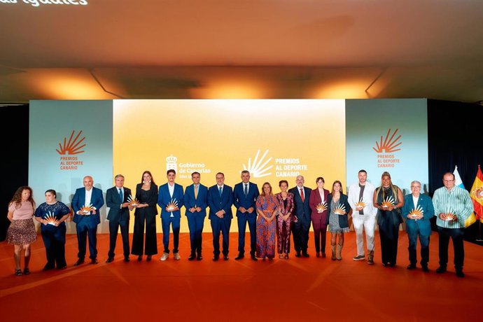 Imagen de archivo de la foto de familia de los Premios al Deporte Canario 2025, en la gala celebrada en Santa Cruz de Tenerife